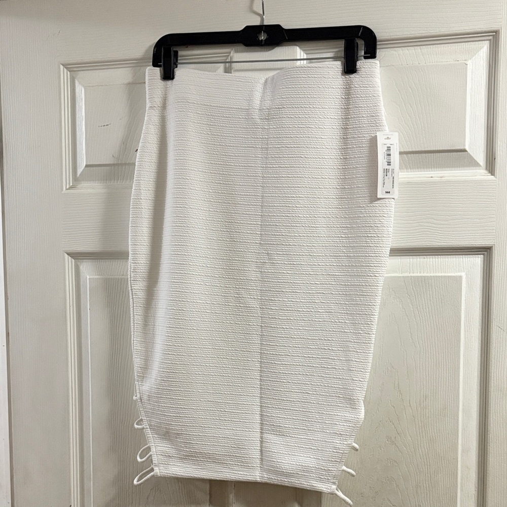 Bisou Bisou Textured White Pencil Skirt
